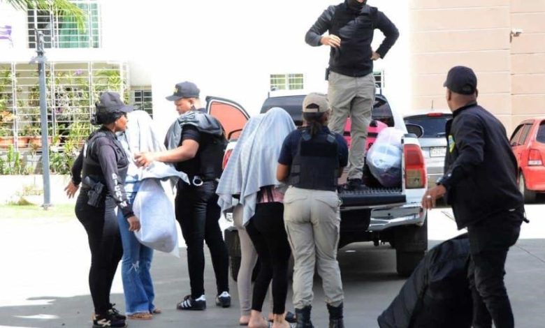 Colombianas víctimas de trata protestan en refugio de SD