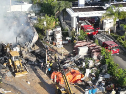 Incendio en Almacén de Constructora en Altos de Arroyo Hondo