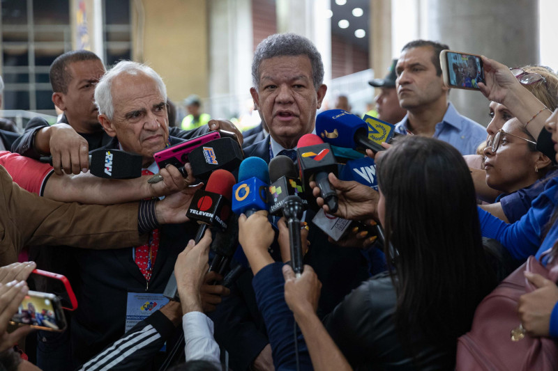 Leonel Fernández se reunió con candidatos venezolanos antes de elecciones