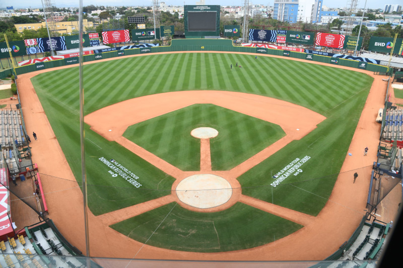 Abinader lamentó falta de Estadio de Béisbol para Grandes Ligas