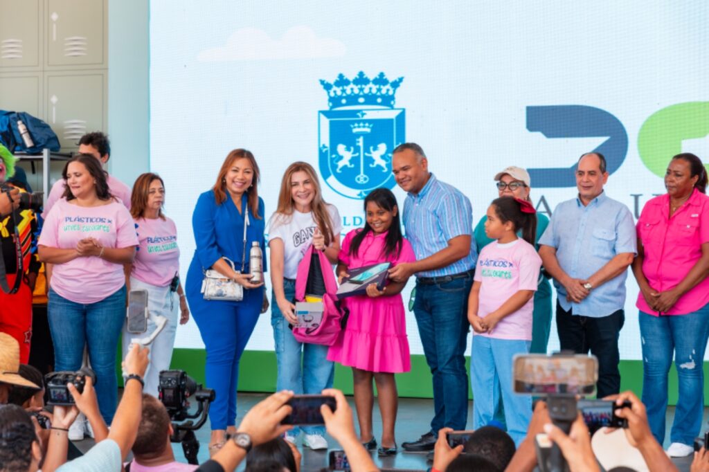 Alcaldía recolectó siete millones de botellas plásticas escolares