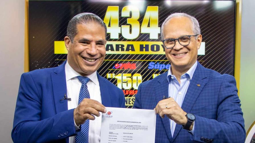 LEIDSA entrega certificado de premio al ganador de RD$431 millones