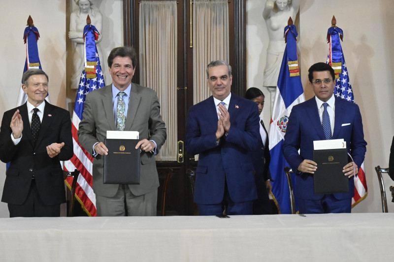 República Dominicana y EE. UU. firmaron acuerdo de cielos abiertos