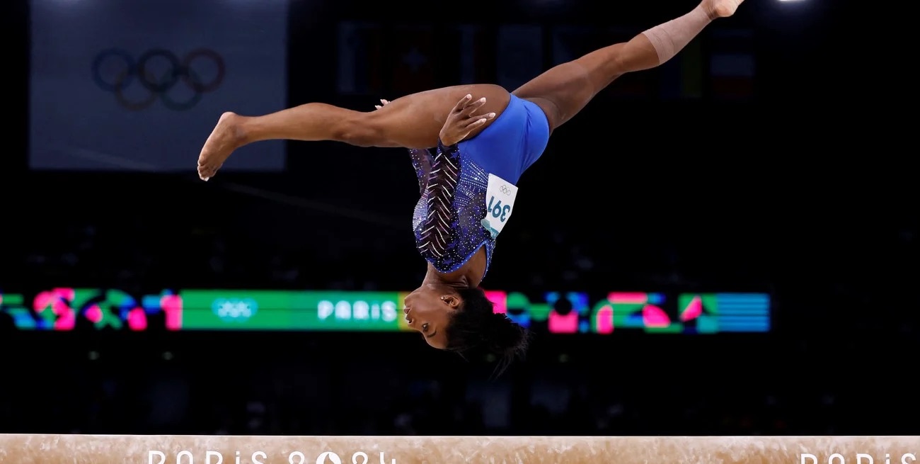 Simone Biles conquista medalla de oro en el all-around individual de Juegos Olímpicos