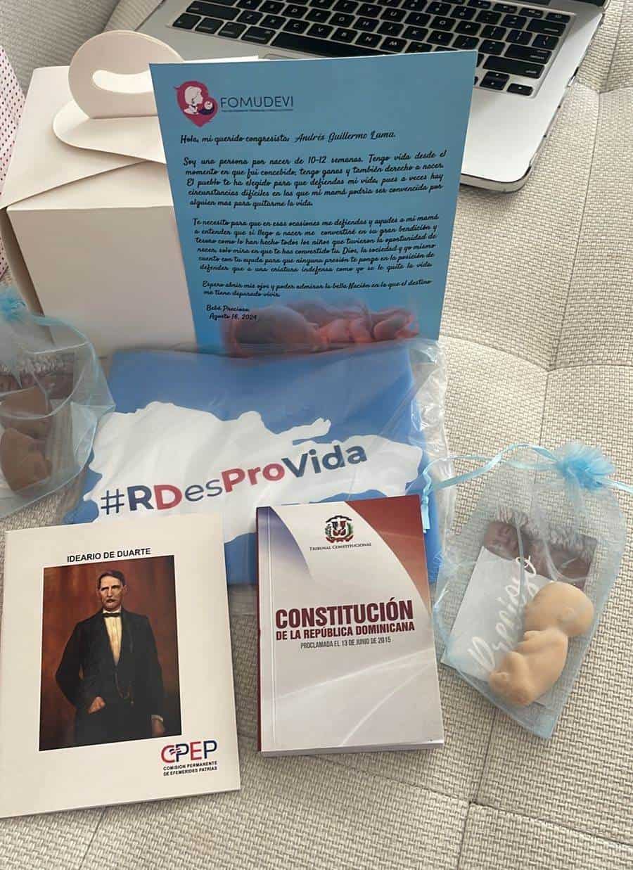 "Cajas Provida" dejadas a diputados genera polémica en el Congreso