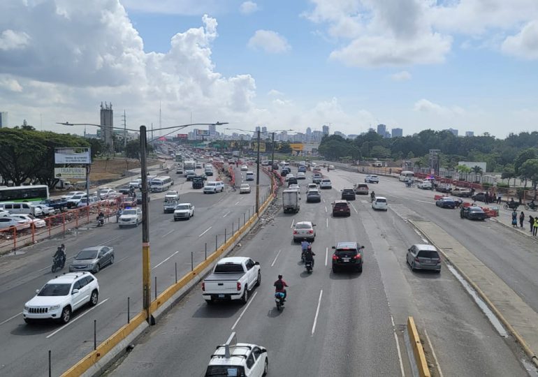 Choferes dicen nuevos carriles en autopista Duarte mejoran el tránsito