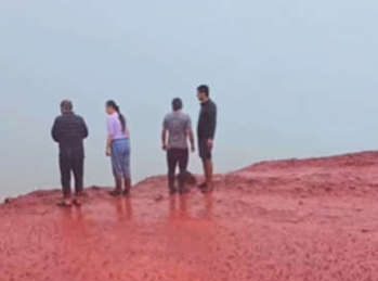 Cascada en playa de Irán se vuelve viral por su belleza única