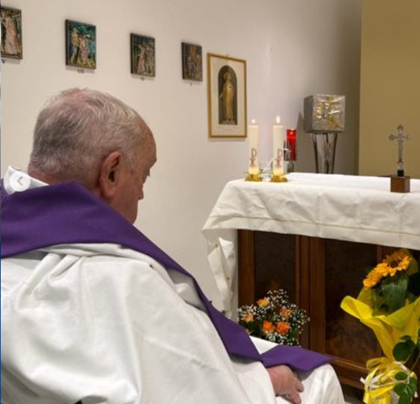 El Vaticano divulga imagen del papa Francisco tras su hospitalización