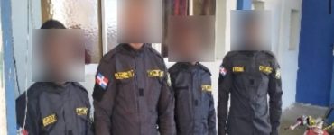 PN detiene ocho hombres en Los Alcarrizos por usurpación de funciones y porte ilegal de armas