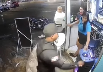Policías en Los Ríos retiran bocina sin identificarse; ciudadanos critican la acción
