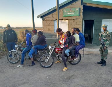 San Juan de la Maguana.- La madrugada de este viernes, el Ejército de la República Dominicana interceptó dos jeepetas en la carretera San Juan-Azua.