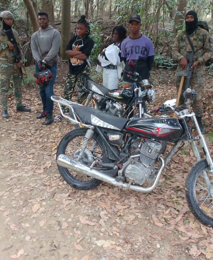 Detienen a nueve haitianos indocumentados transportados en motocicletas en San Juan y Montecristi