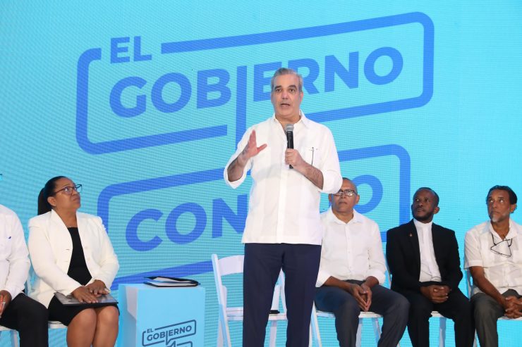 Presidente Abinader promete obras en Pedro Brand