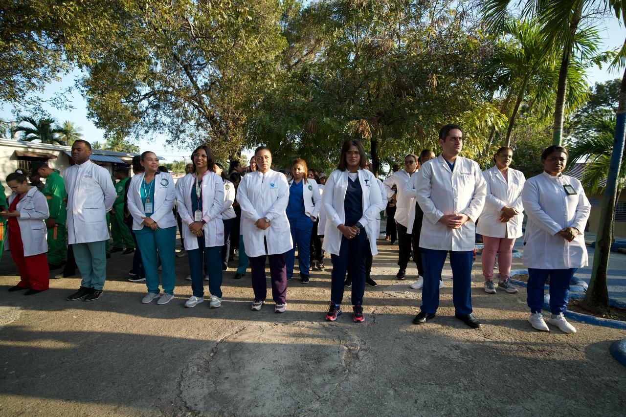 Operativo médico y cívico del MIDE beneficia a miles en Barahona