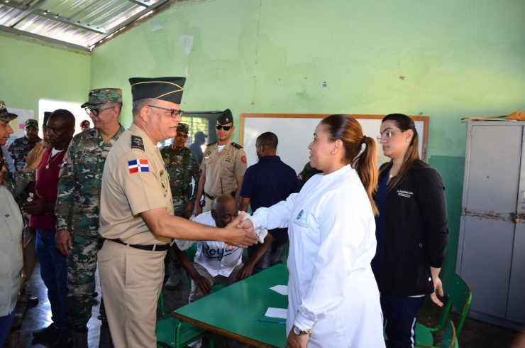 Operativo médico y cívico del MIDE beneficia a miles en Barahona