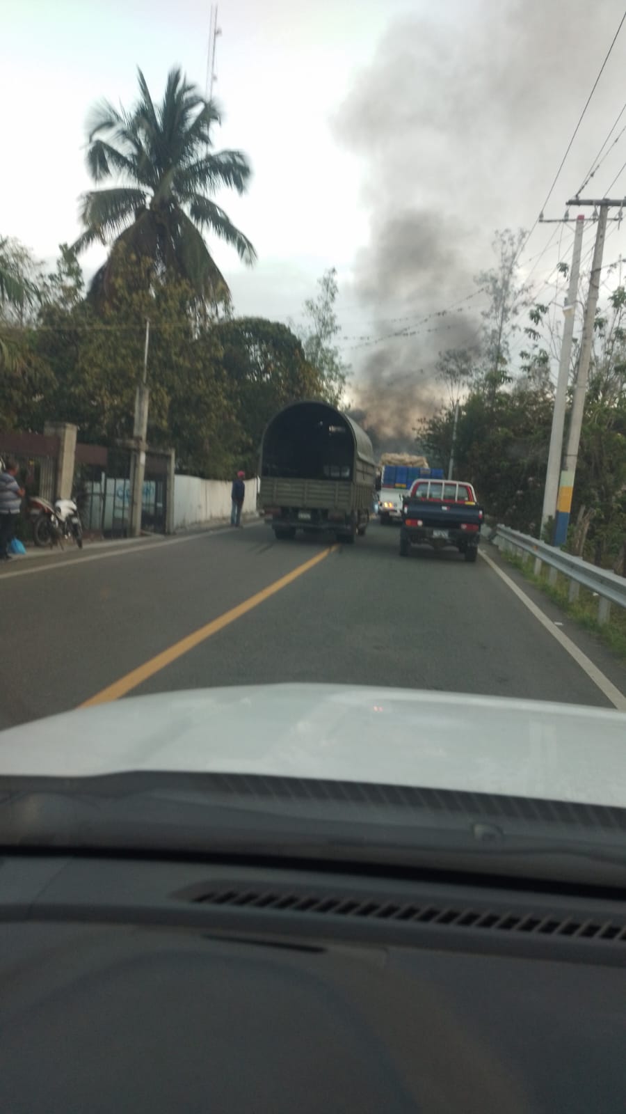 Protesta en Nizao Rancho Arriba por falta de electricidad