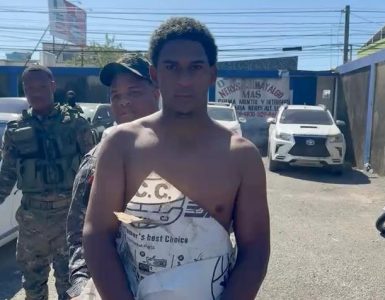 Asesino de su madre e hija en San Francisco de Macorís muestra actitud desorientada tras su arresto