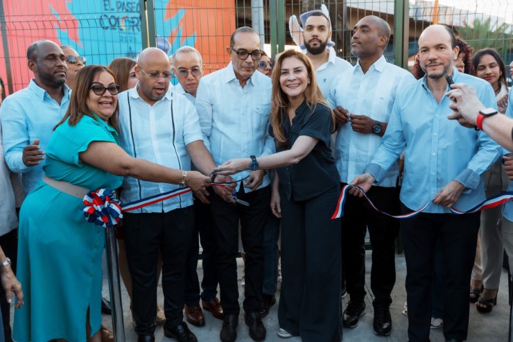 Carolina Mejía entrega parque Caonabo Beato a Villa Consuelo; beneficia a más de 80,000 personas